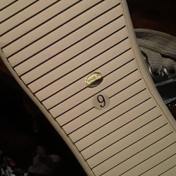 NWOT Women's Sz 9 Gold & Silver Lace Up Zipper Boot - Picture 7 of 10